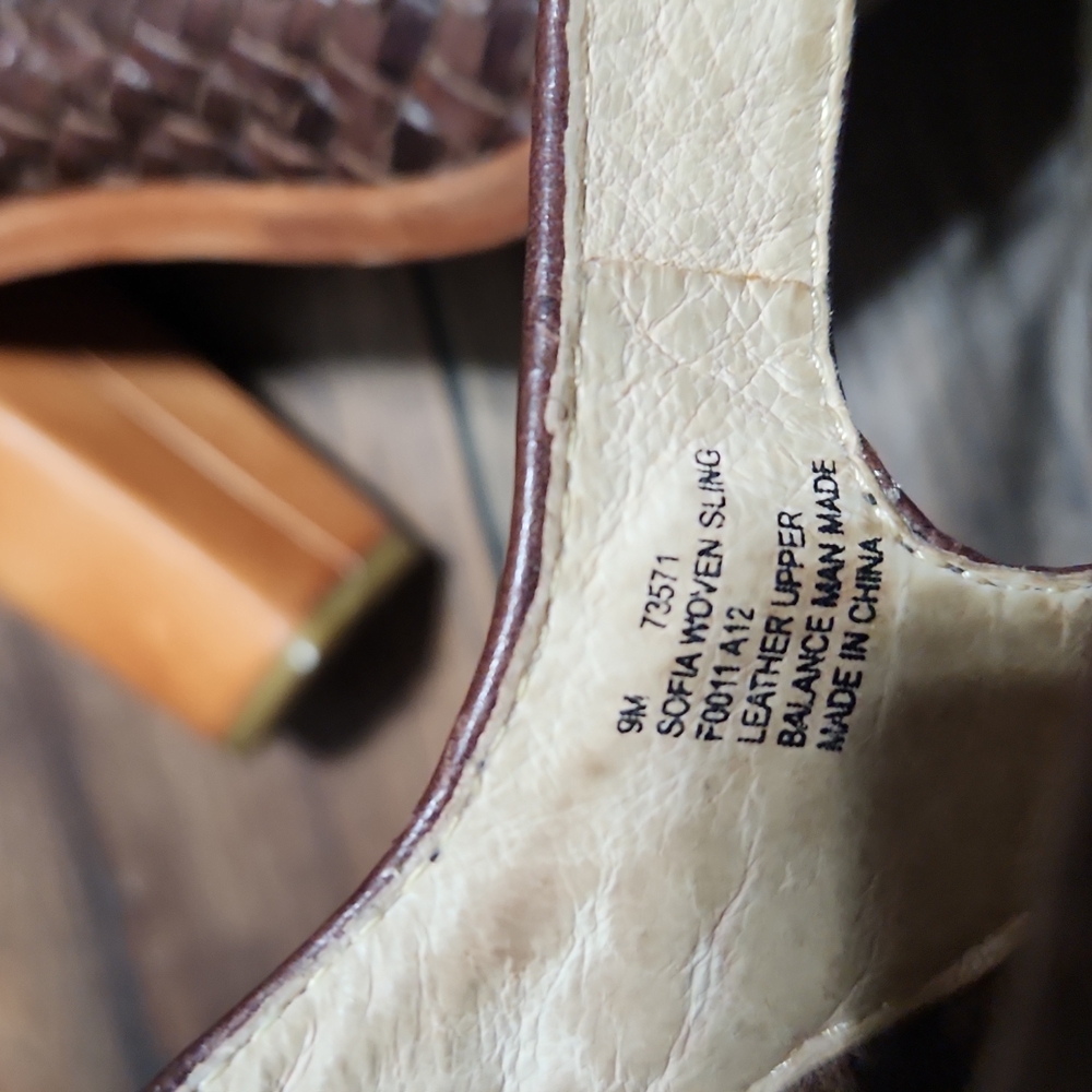 Beautiful Frye Leather Heels - Picture 11 of 12